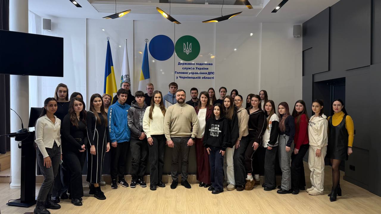Буковинські податківці обговорили зі студентами сучасні пріоритети податкової культури