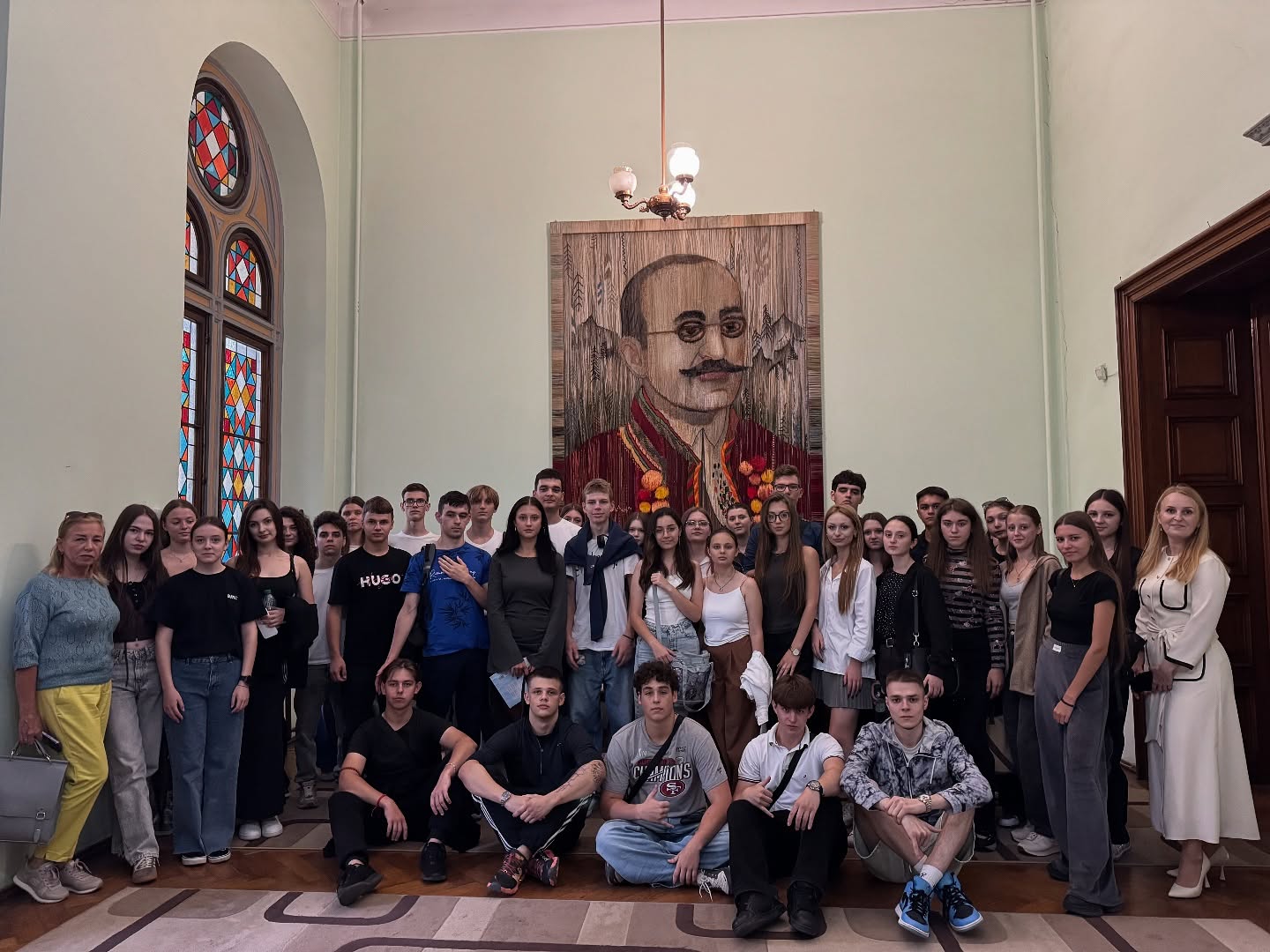 Пізнання історії й єднання команди: першокурсники-«фінансисти» відвідали резиденцію ЧНУ