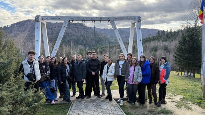 Гори, що об’єднують: фінансисти завершили семестр традиційною мандрівкою
