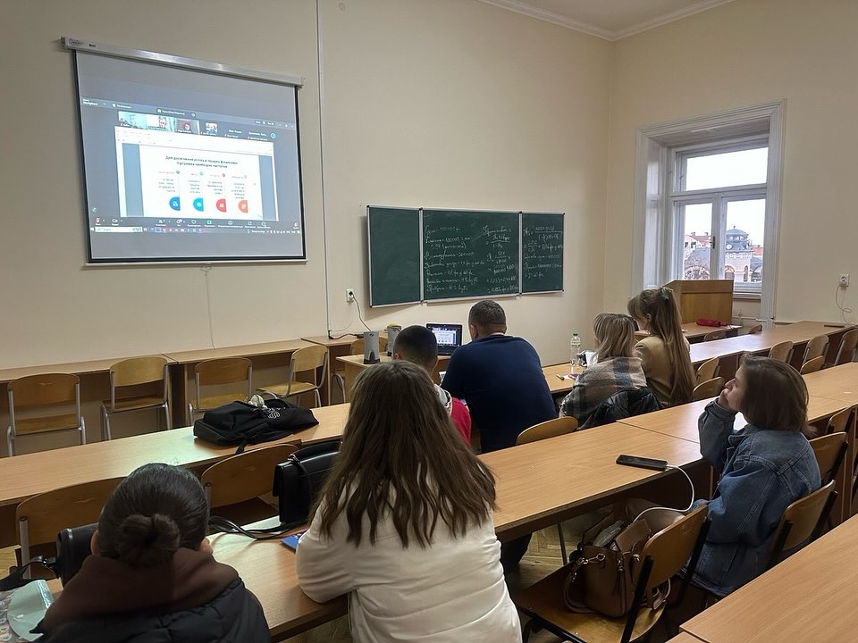 Гурток «Страховик & Страхувальник» розпочав роботу тренінгом із грантописання