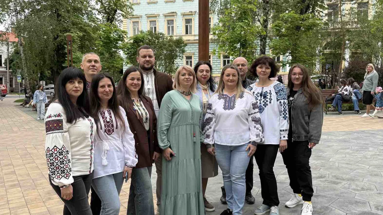 З Днем вишиванки!