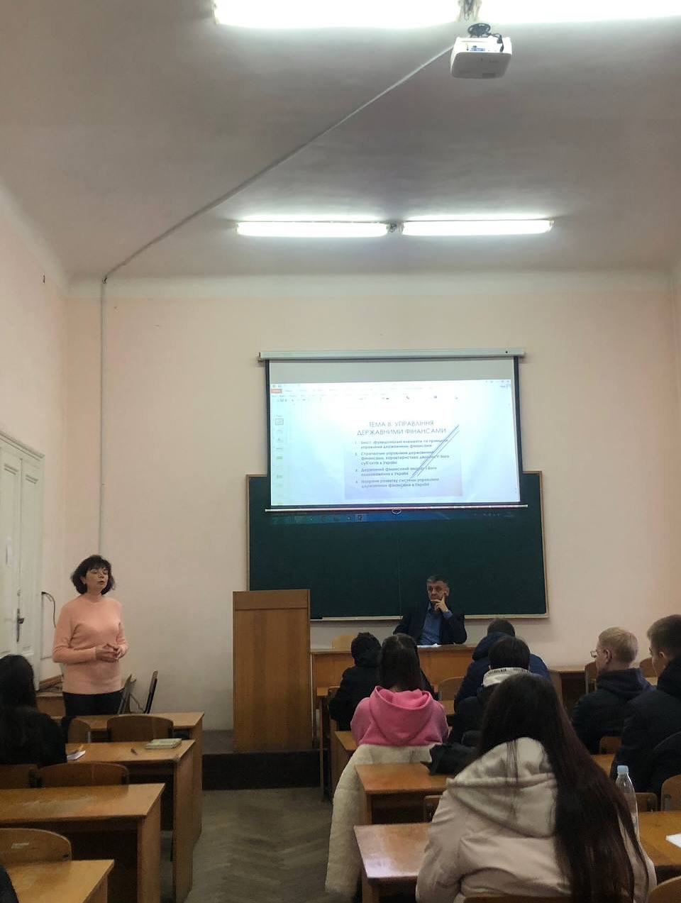 Бінарна лекція про управління державними фінансами: поєднання теорії та практики для студентів спеціальності «Фінанси, банківська справа та страхування»