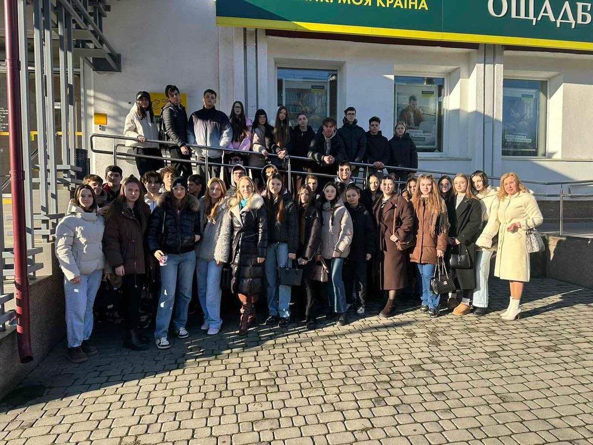 Бінарне заняття студентів-фінансистів у філії АТ «Ощадбанк»: практичний досвід і знайомство з роботою банківського відділення